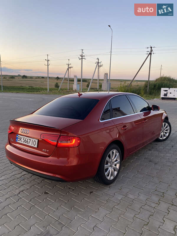 Седан Audi A4 2012 в Горохове