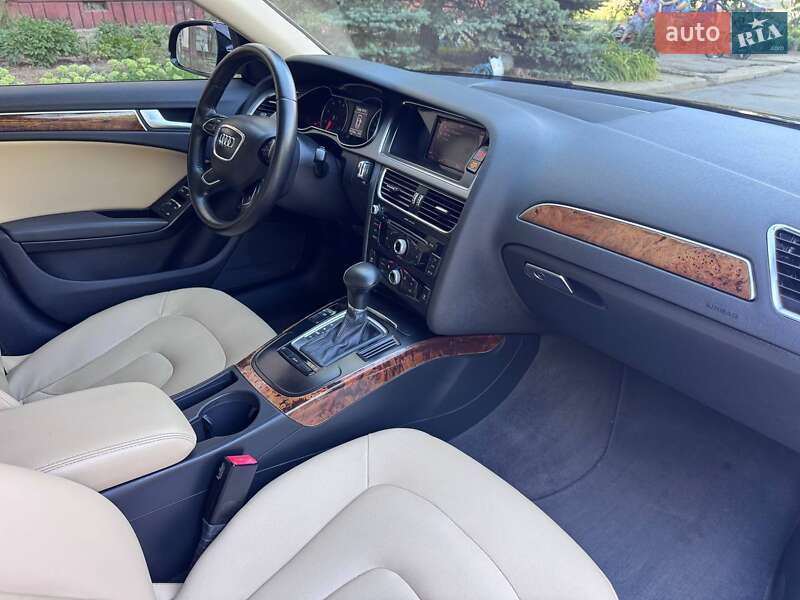 Седан Audi A4 2012 в Запоріжжі