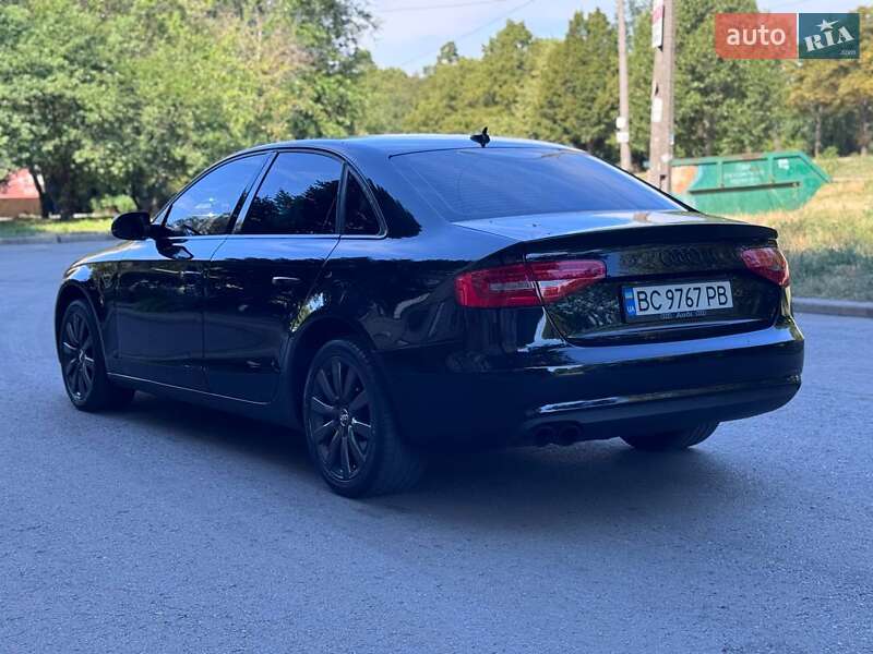 Седан Audi A4 2012 в Запоріжжі