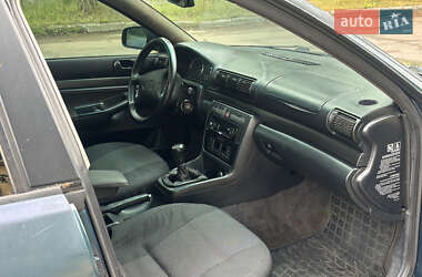 Седан Audi A4 1995 в 