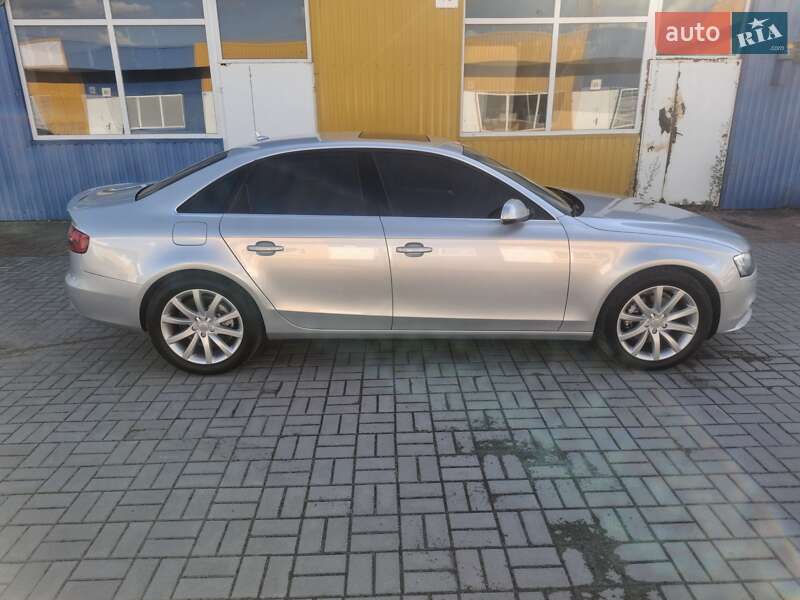 Седан Audi A4 2013 в Житомире