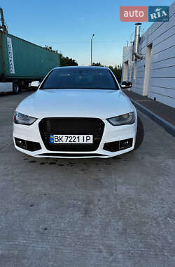 Седан Audi A4 2013 в Вараше