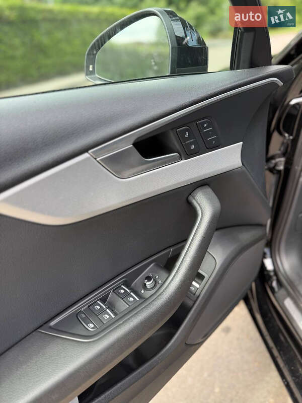 Седан Audi A4 2016 в Киеве