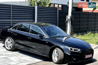 Седан Audi A4 2022 в 
