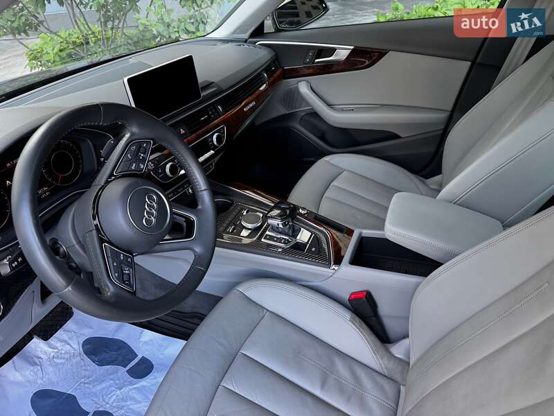 Седан Audi A4 2017 в Киеве