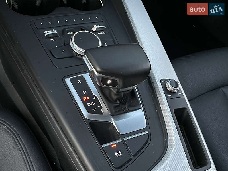 Седан Audi A4 2017 в Луцке
