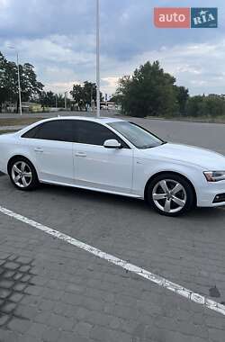 Седан Audi A4 2015 в 