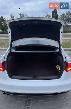 Седан Audi A4 2015 в 