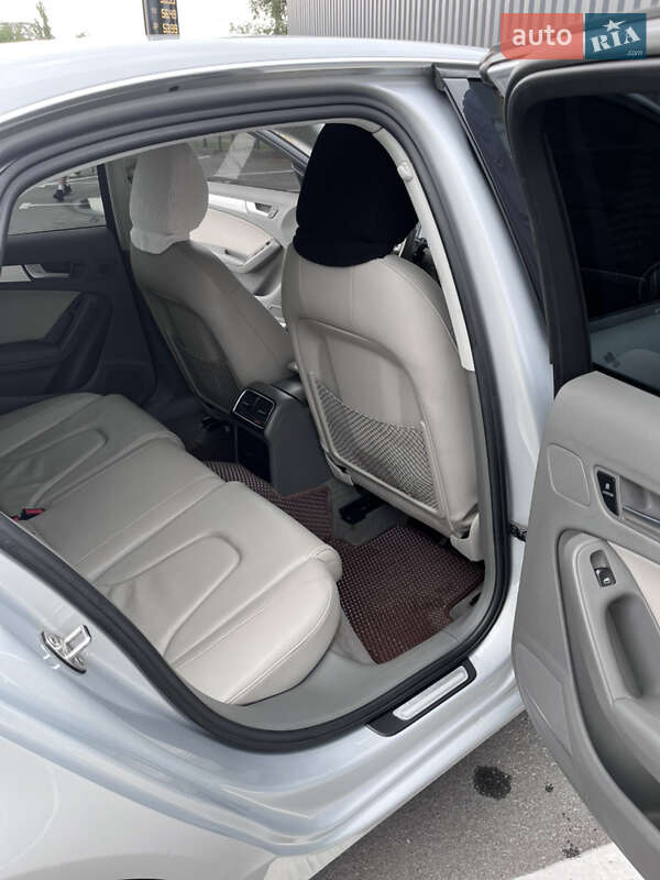 Седан Audi A4 2011 в Киеве