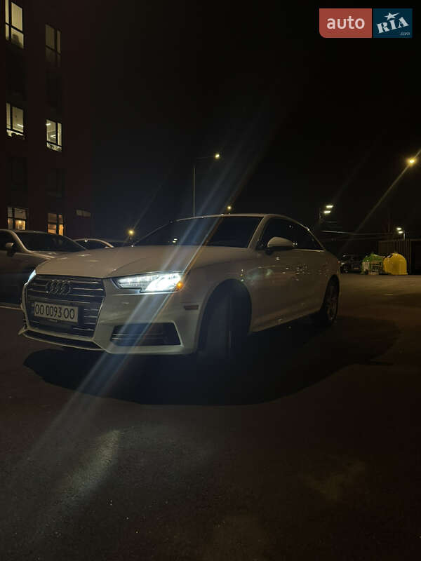 Седан Audi A4 2018 в Киеве
