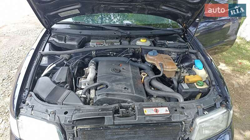 Седан Audi A4 1998 в Сторожинце