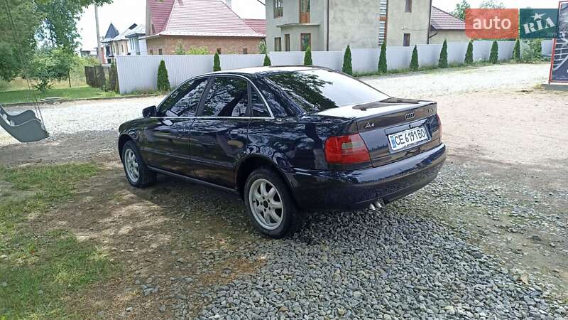 Седан Audi A4 1998 в Сторожинце