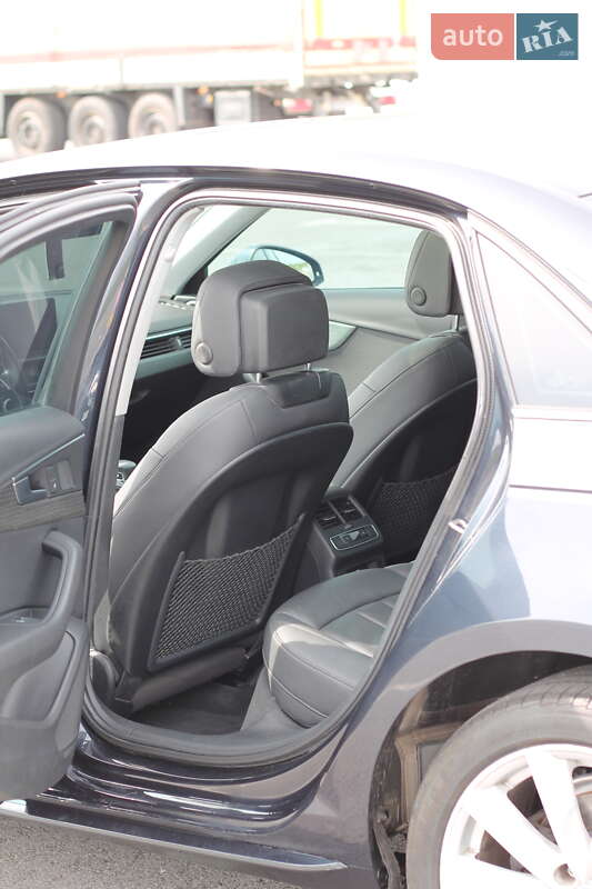 Седан Audi A4 2018 в Львове