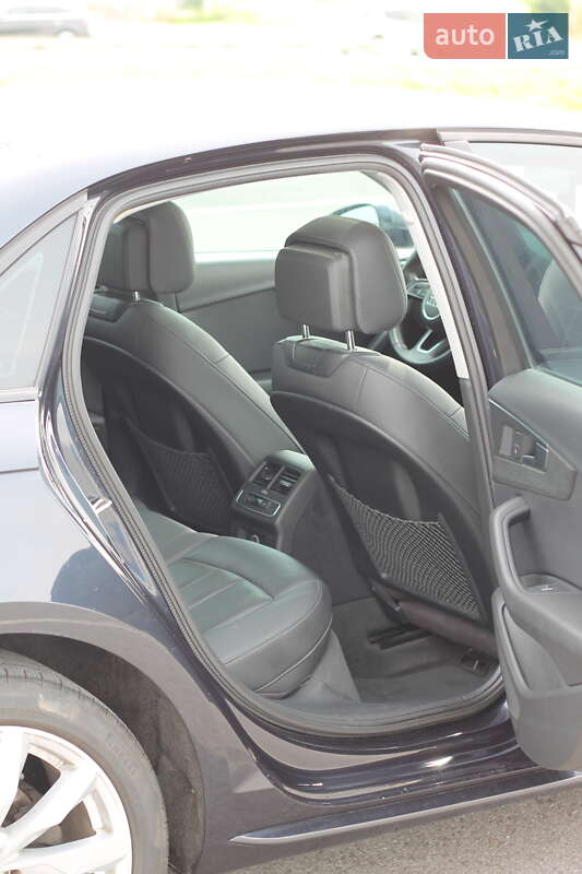 Седан Audi A4 2018 в Львове