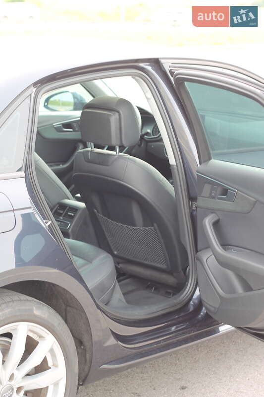 Седан Audi A4 2018 в Львове