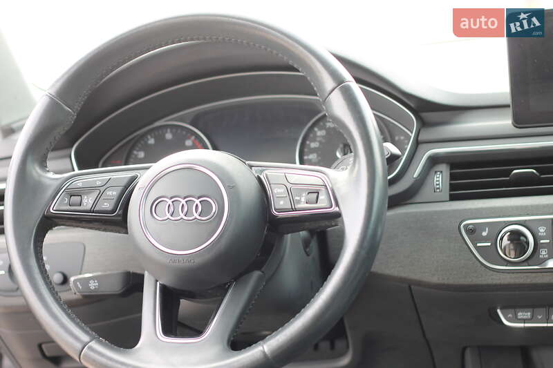 Седан Audi A4 2018 в Львове