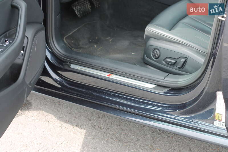 Седан Audi A4 2018 в Львове