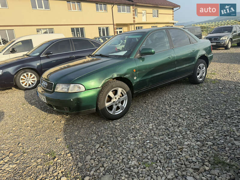 Седан Audi A4 1996 в Тячеві