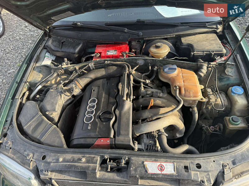 Седан Audi A4 1996 в Тячеві