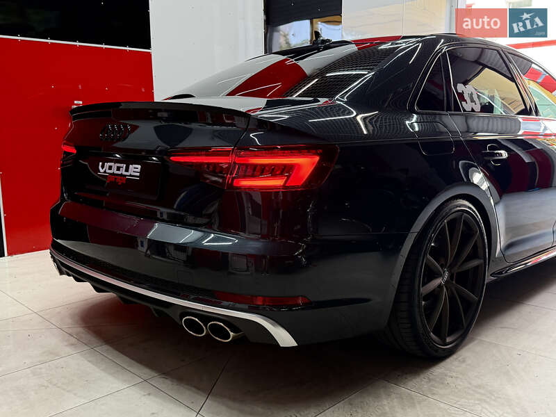 Седан Audi A4 2017 в Одессе