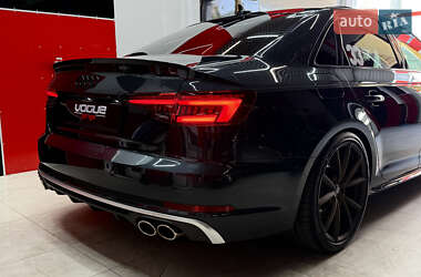 Седан Audi A4 2017 в 