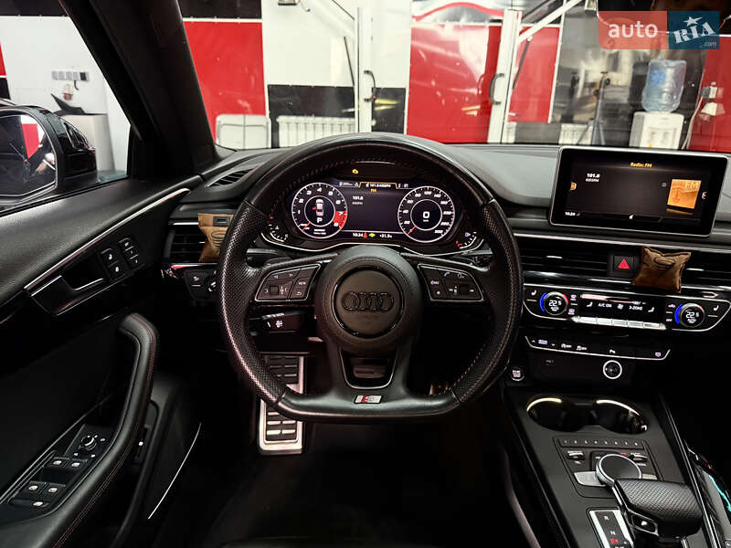 Седан Audi A4 2017 в Одессе