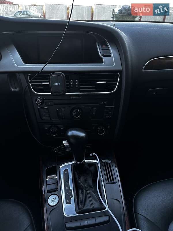 Седан Audi A4 2012 в Новгород-Сіверському