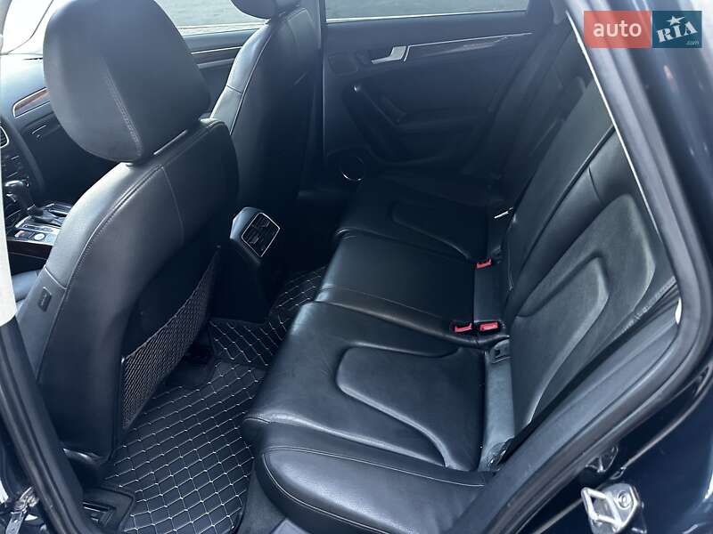 Седан Audi A4 2012 в Новгород-Сіверському