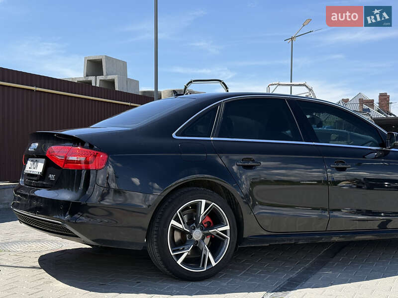 Седан Audi A4 2014 в Золочеве
