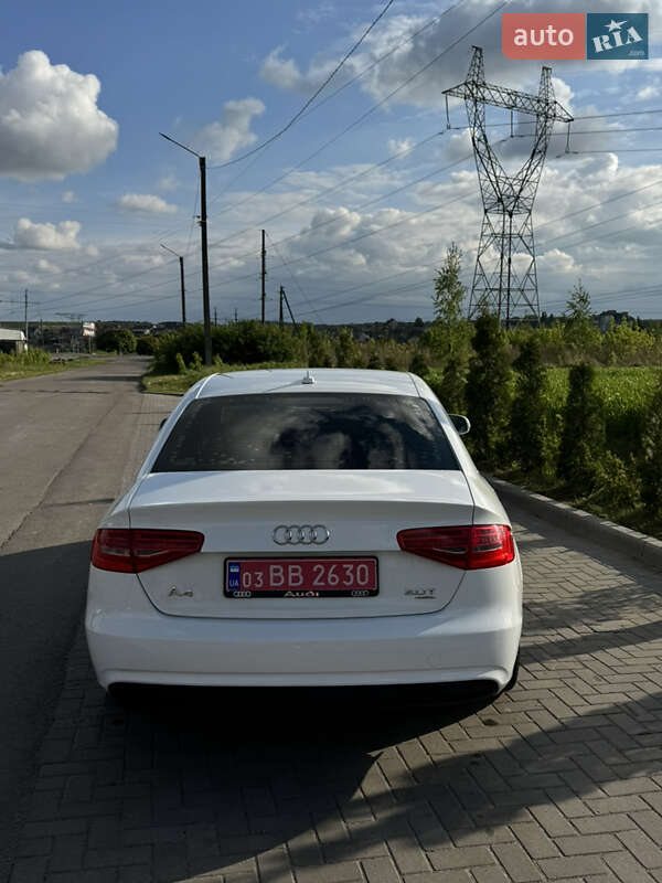 Седан Audi A4 2012 в Ровно
