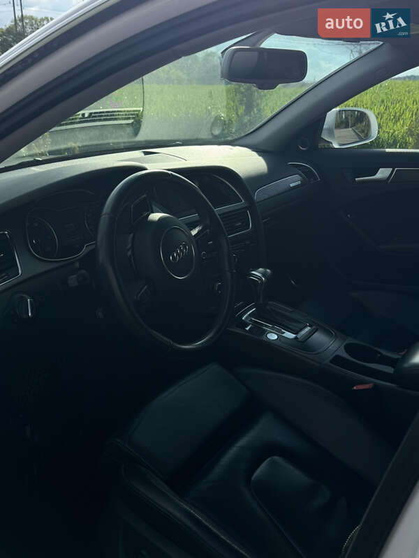 Седан Audi A4 2012 в Ровно