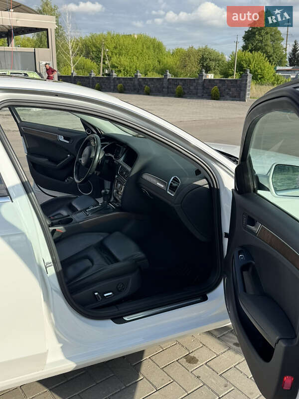 Седан Audi A4 2012 в Ровно