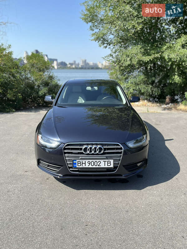 Седан Audi A4 2013 в Днепре