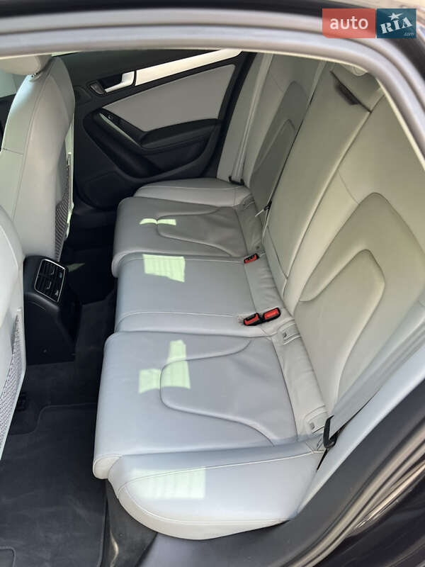 Седан Audi A4 2013 в Днепре