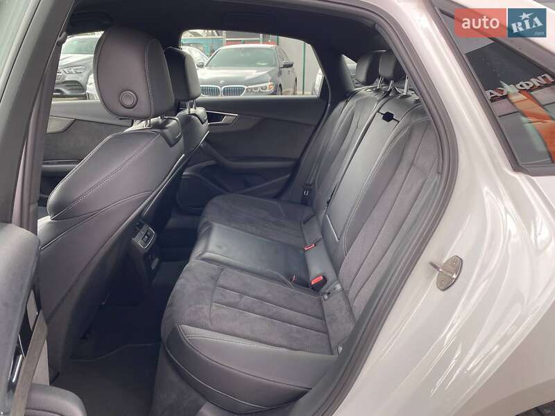 Седан Audi A4 2023 в Львове