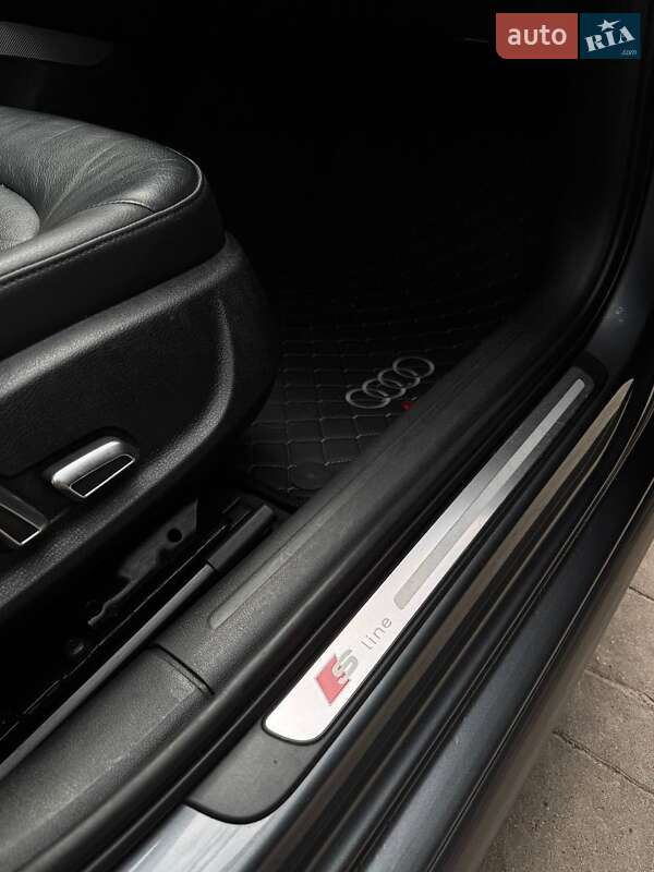 Седан Audi A4 2014 в Львове