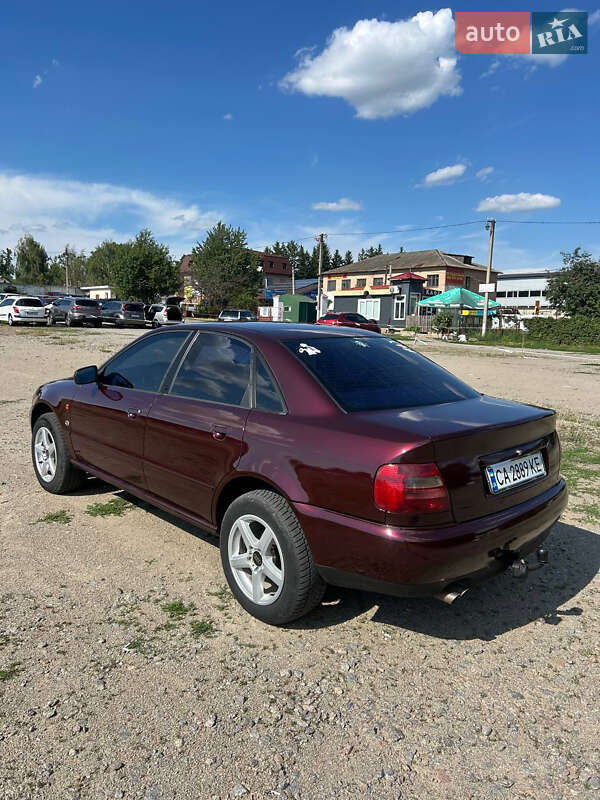Седан Audi A4 1996 в Умани
