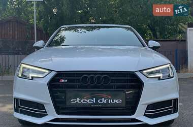 Седан Audi A4 2017 в 