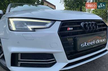 Седан Audi A4 2017 в 