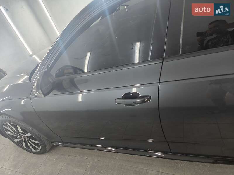 Седан Audi A4 2017 в Черновцах