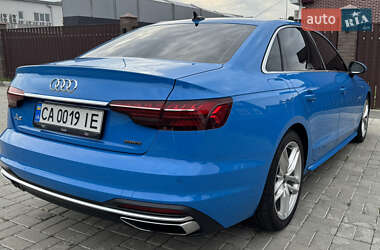 Седан Audi A4 2022 в 