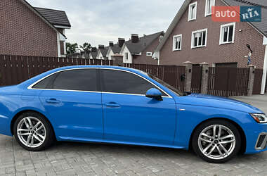 Седан Audi A4 2022 в 