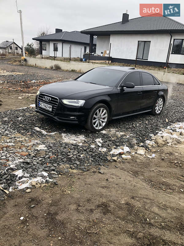 Седан Audi A4 2014 в Луцке