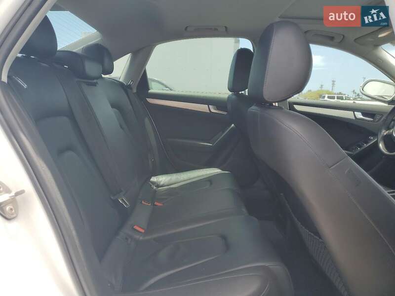 Седан Audi A4 2014 в Львове