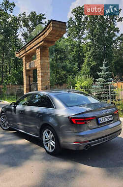 Седан Audi A4 2018 в 