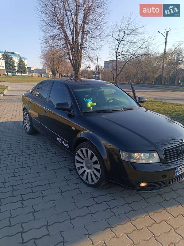 Седан Audi A4 2004 в Сокале