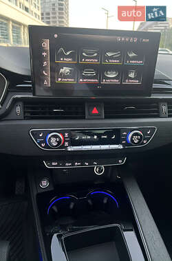 Седан Audi A4 2020 в 