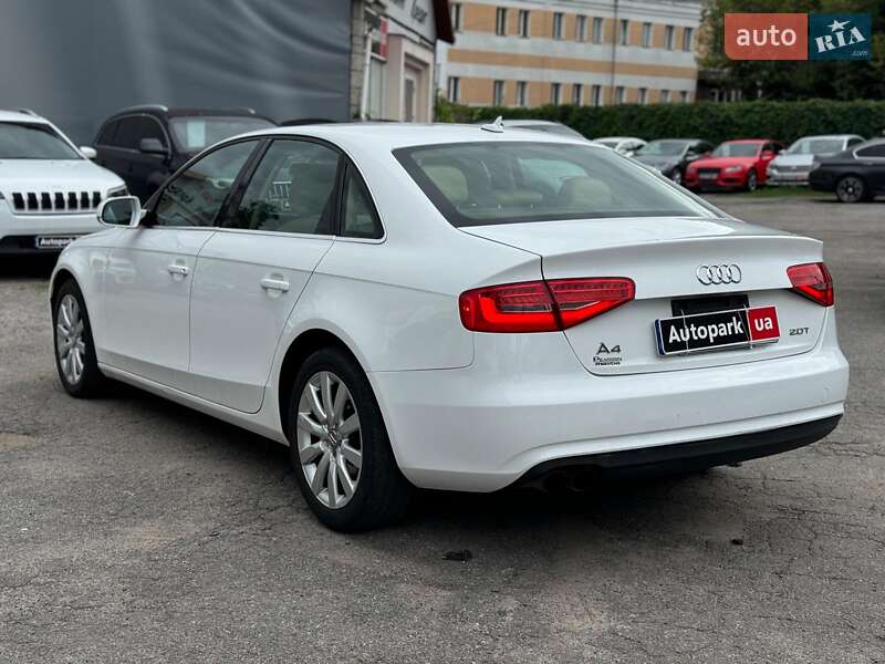 Седан Audi A4 2012 в Виннице