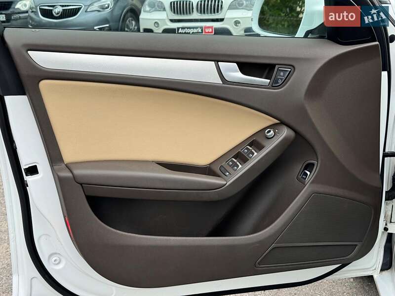 Седан Audi A4 2012 в Виннице
