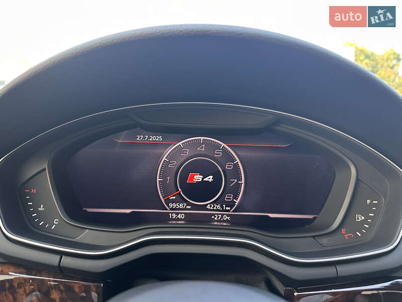 Седан Audi A4 2017 в Киеве